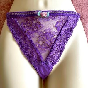 Aubade purple lace panties. Size M. New